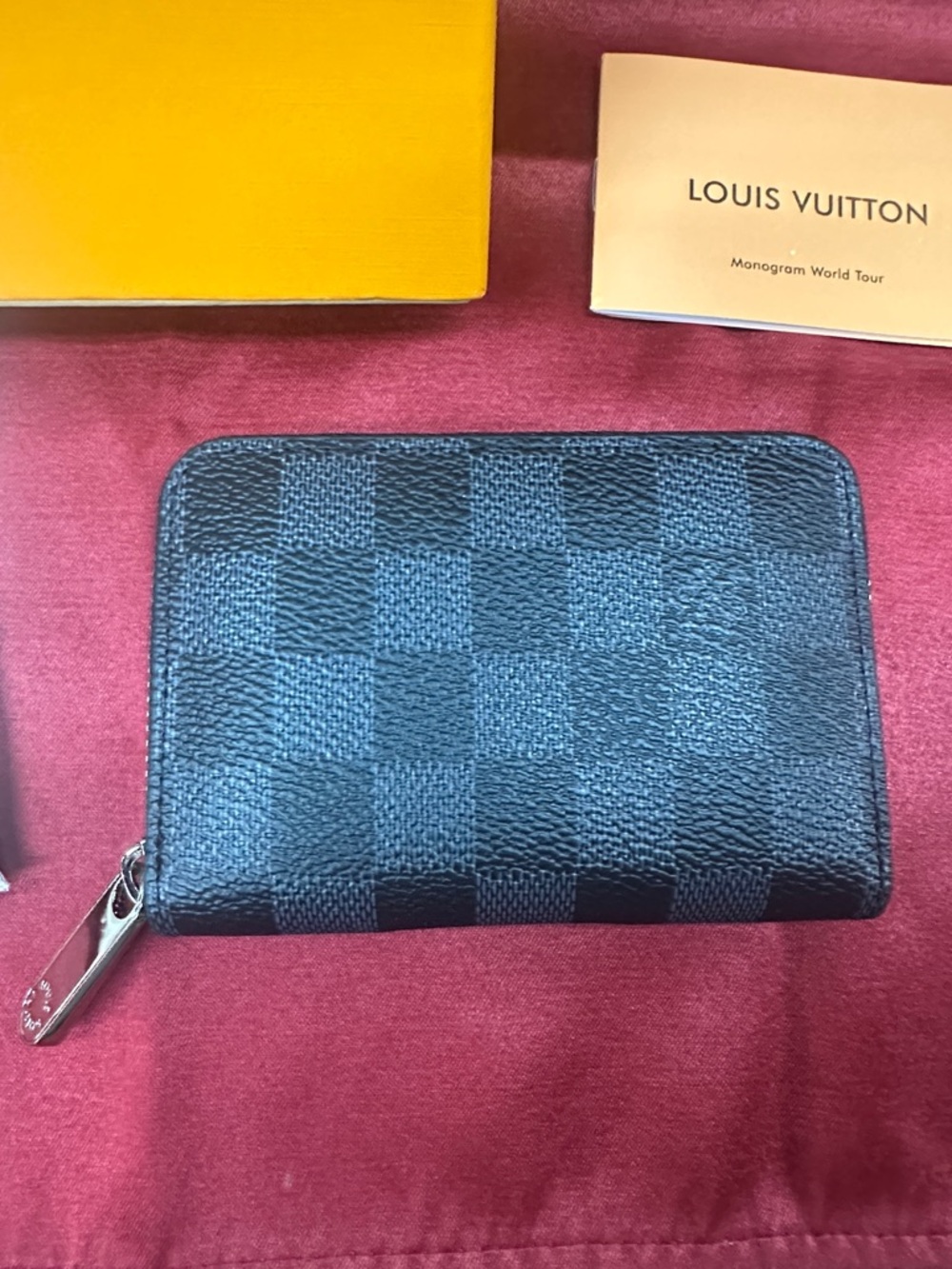 Louis Vuitton Damier Graphite Zip Wallet - Picture 5 of 8